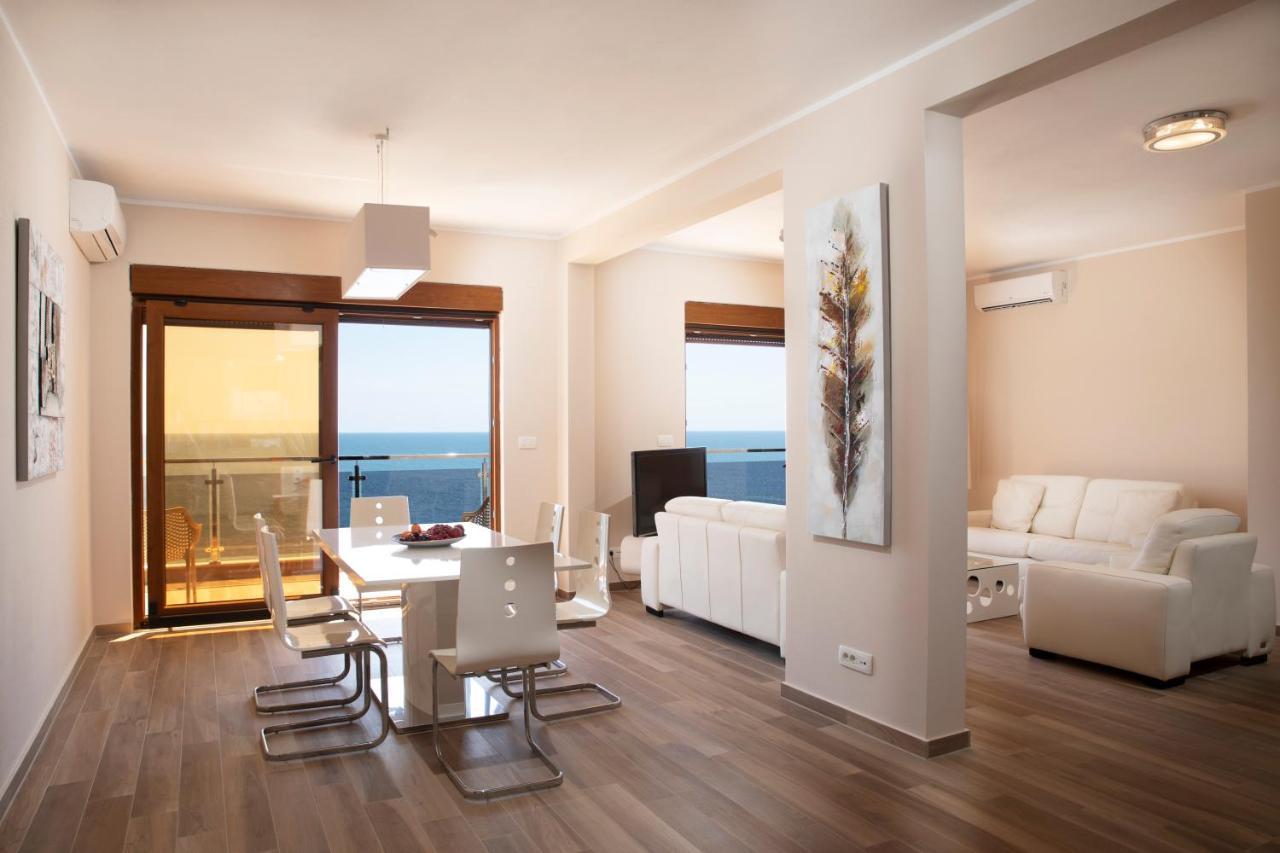 Royal Bay Apartment Добра вода Екстериор снимка
