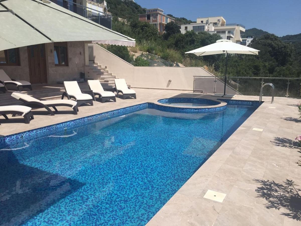 Royal Bay Apartment Добра вода Екстериор снимка