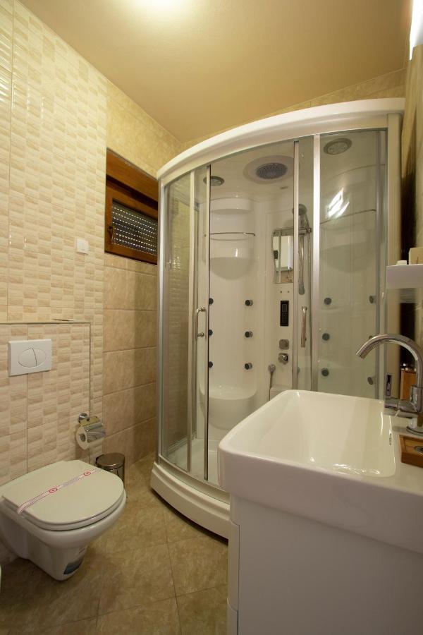 Royal Bay Apartment Добра вода Екстериор снимка