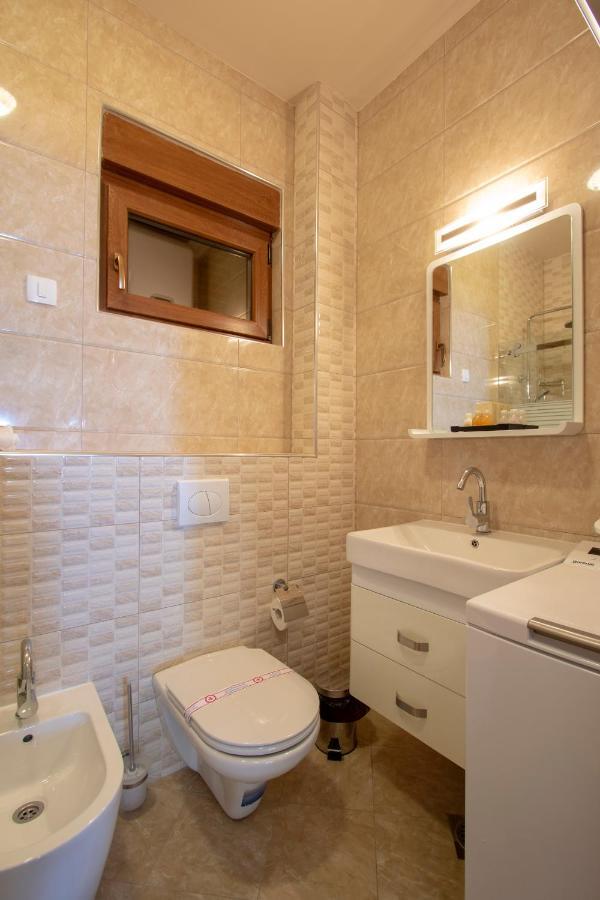 Royal Bay Apartment Добра вода Екстериор снимка