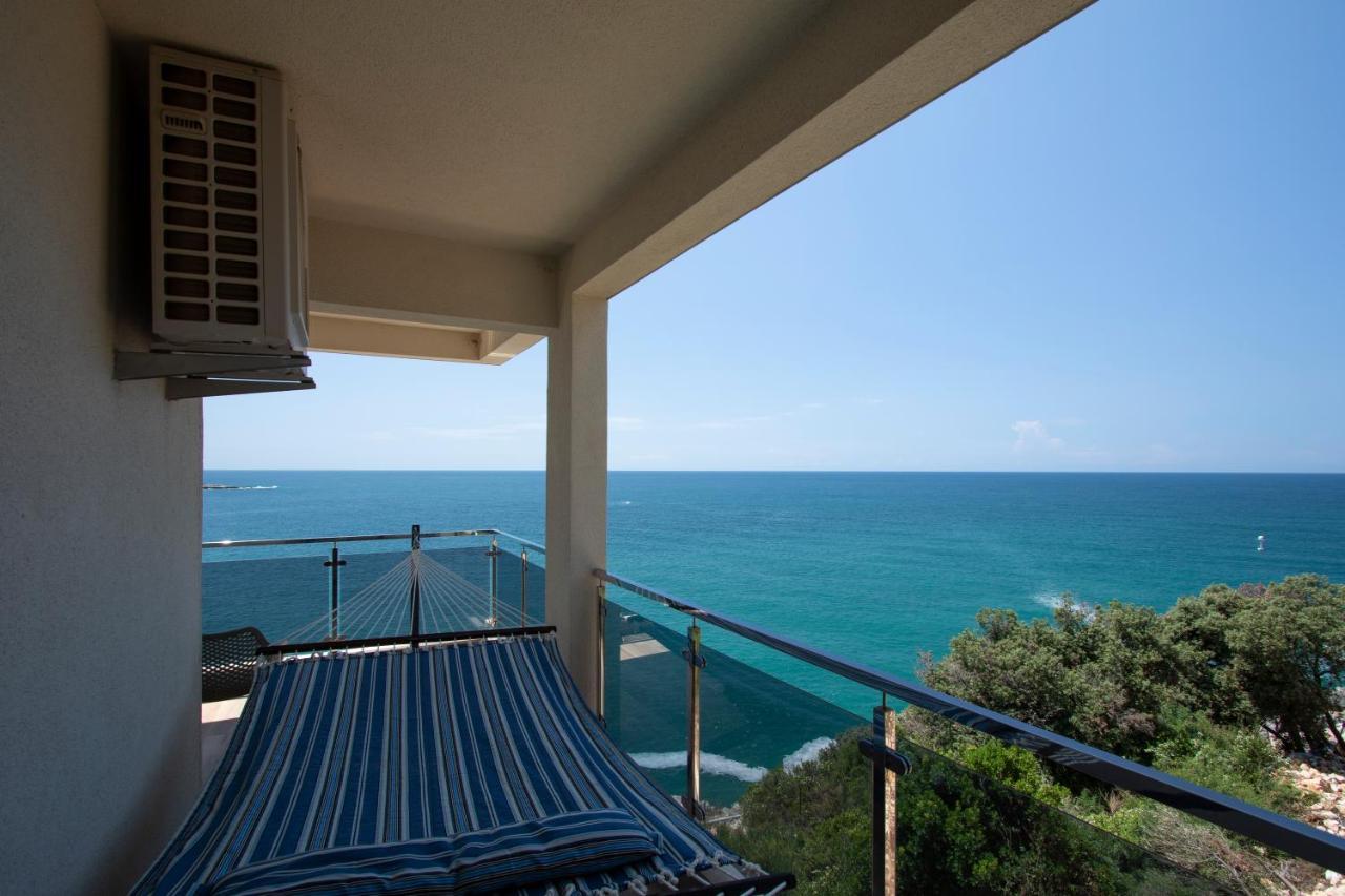 Royal Bay Apartment Добра вода Екстериор снимка