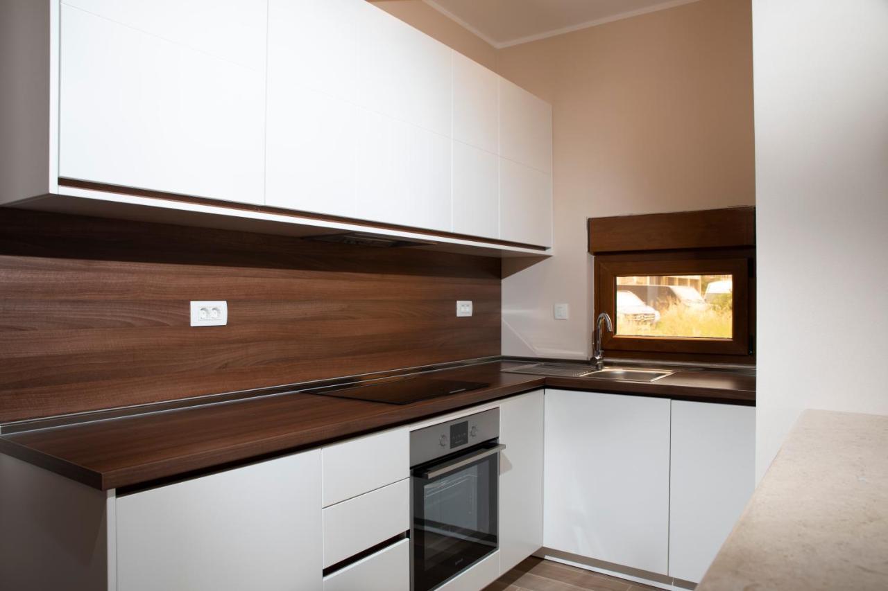 Royal Bay Apartment Добра вода Екстериор снимка