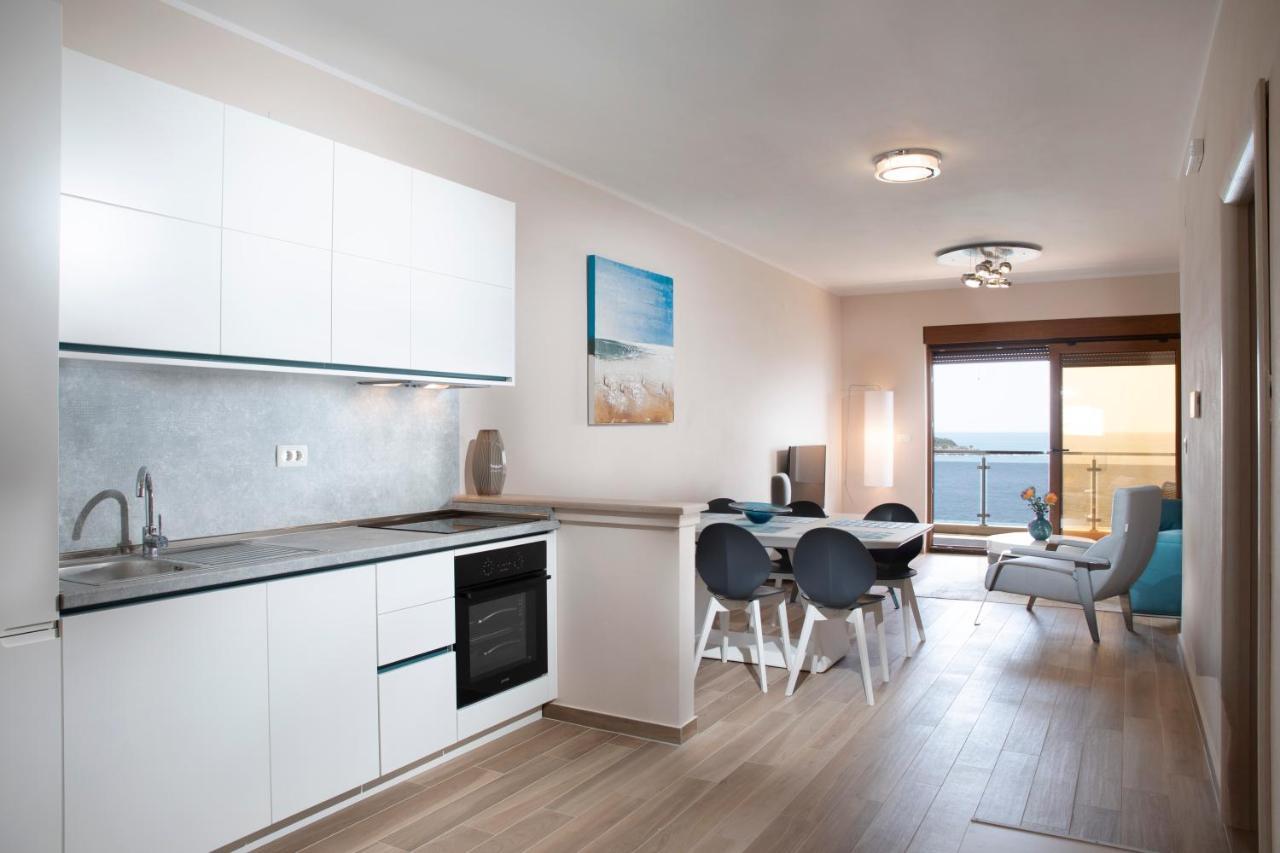 Royal Bay Apartment Добра вода Екстериор снимка