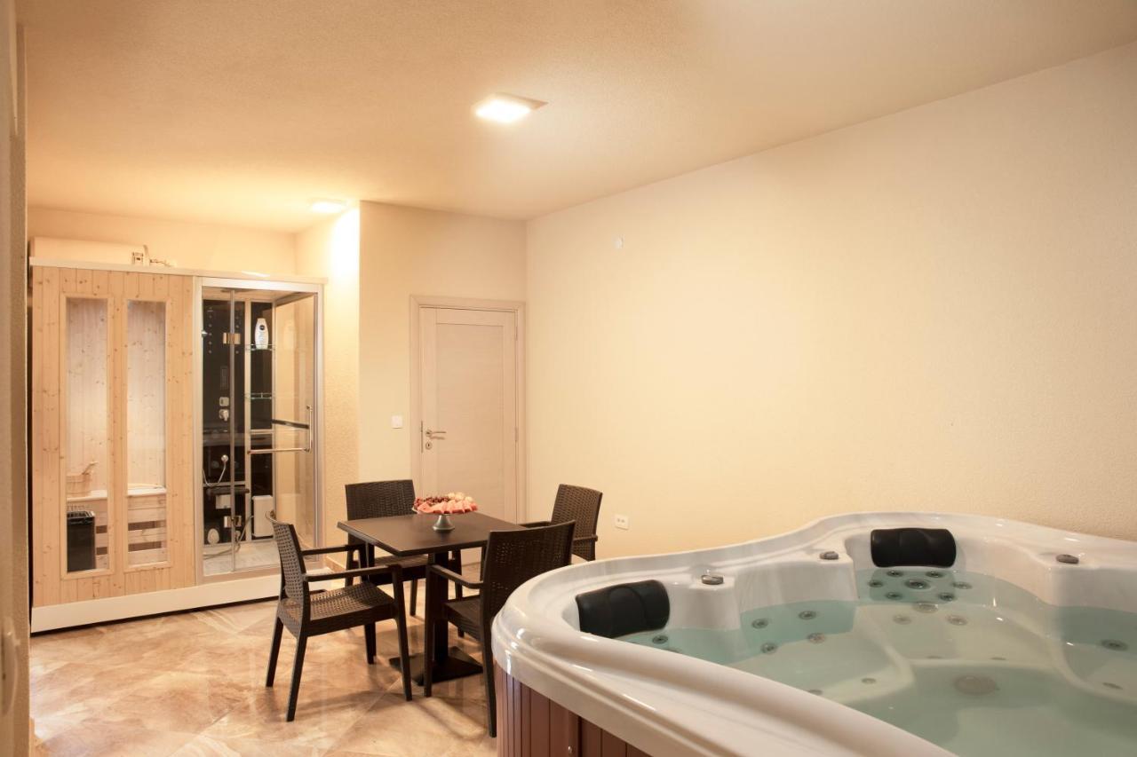 Royal Bay Apartment Добра вода Екстериор снимка