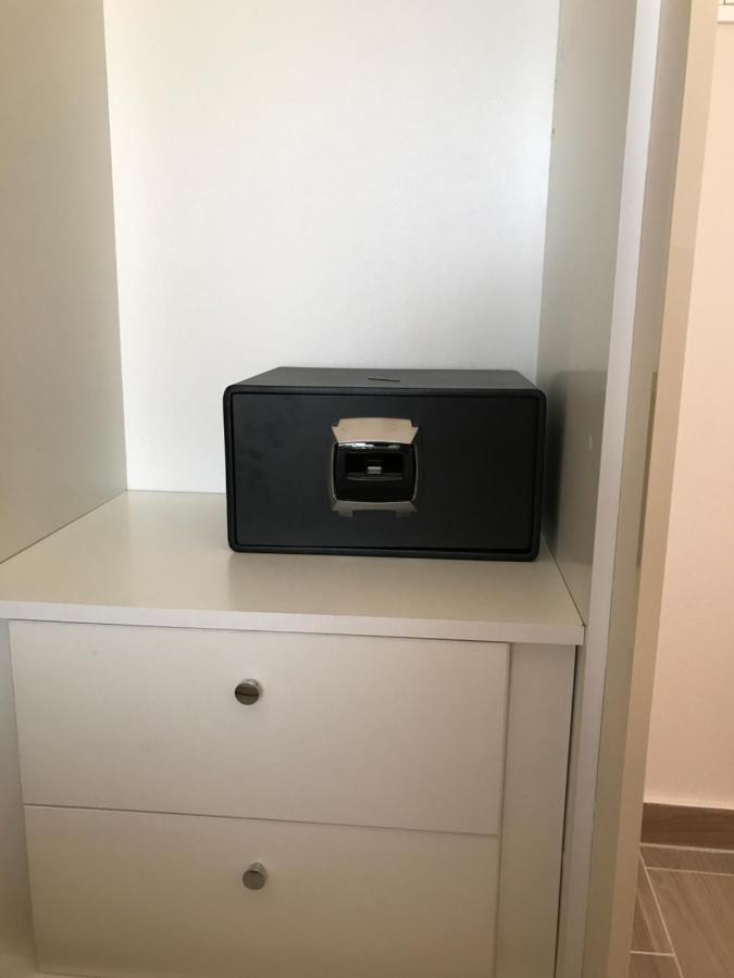 Royal Bay Apartment Добра вода Екстериор снимка